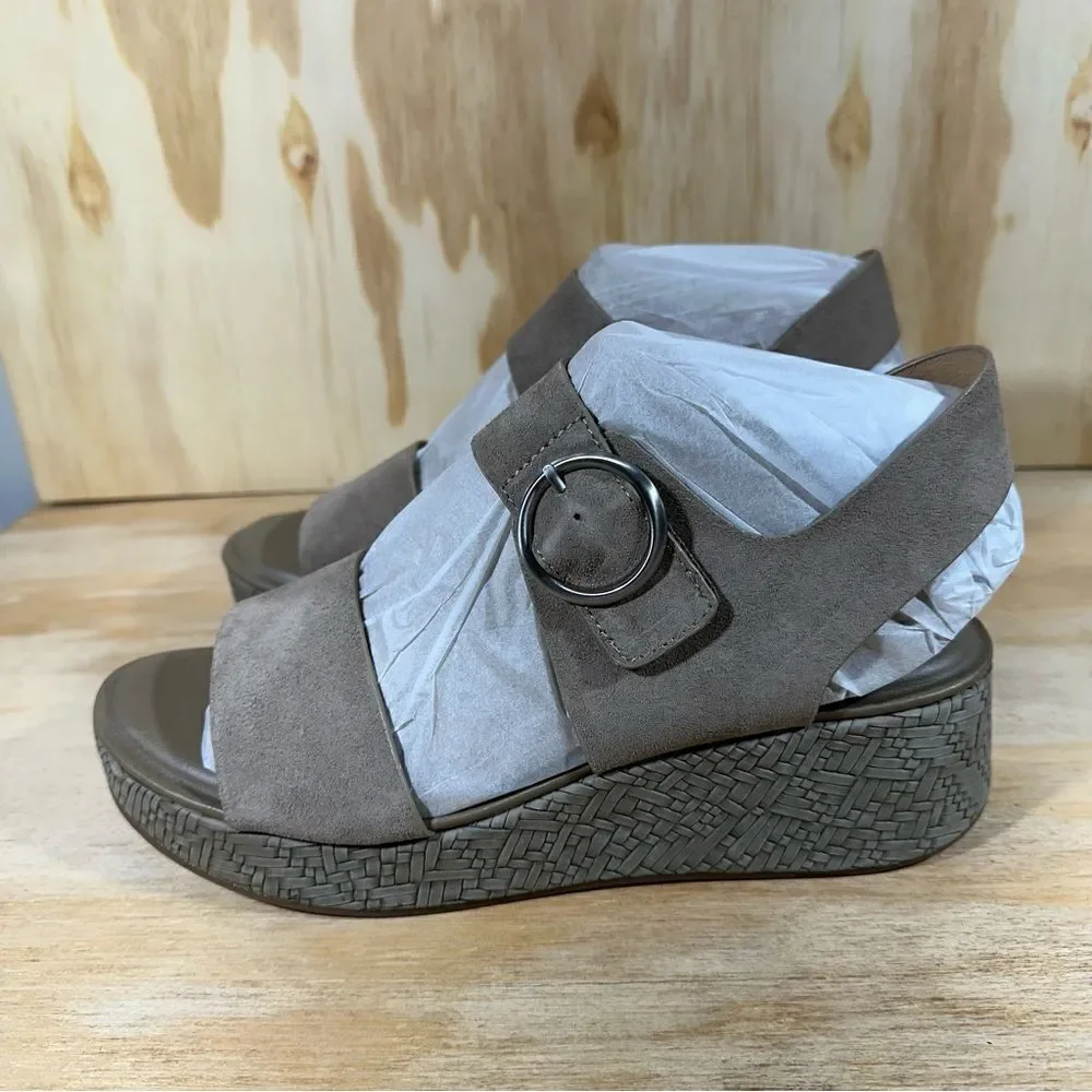 Sofft Faedra Light Grey Ankle Strap Sandals Women’s Size 11